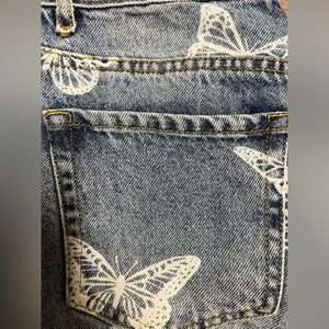 Butterfly bleached print mom jeans,